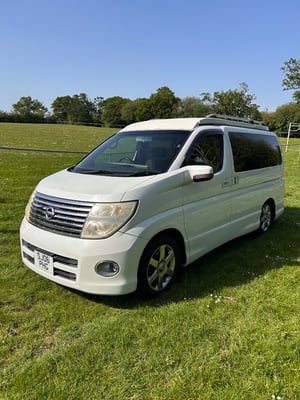 2006 Nissan  Elgrand  — photo 1 of 22