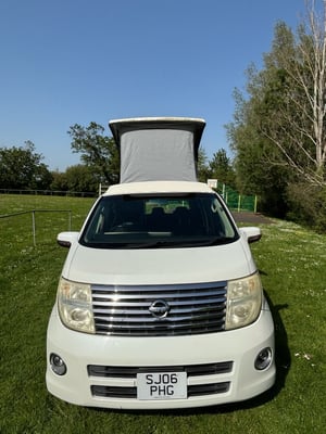2006 Nissan  Elgrand  — photo 14 of 22