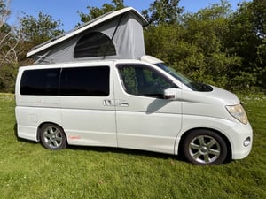 2006 Nissan  Elgrand  — photo 17 of 22