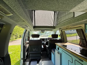 2006 Nissan  Elgrand  — photo 19 of 22