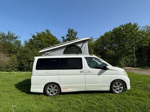 2006 Nissan  Elgrand  — photo 20 of 22