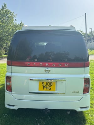 2006 Nissan  Elgrand  — photo 21 of 22