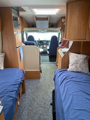 2005 Burstner Delfin 700 — photo 15 of 25