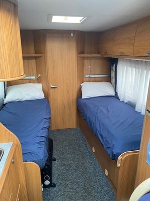 2005 Burstner Delfin 700 — photo 16 of 25