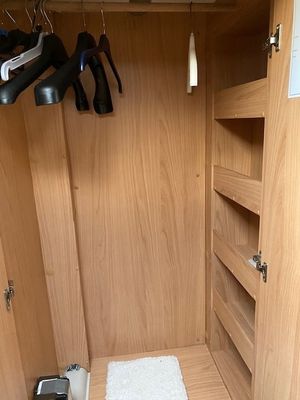 2005 Burstner Delfin 700 — photo 18 of 25