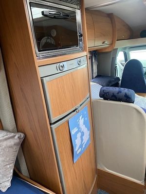 2005 Burstner Delfin 700 — photo 24 of 25