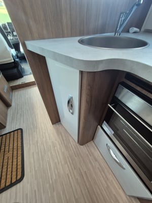 2024 Elnagh Baron 560 — photo 10 of 39