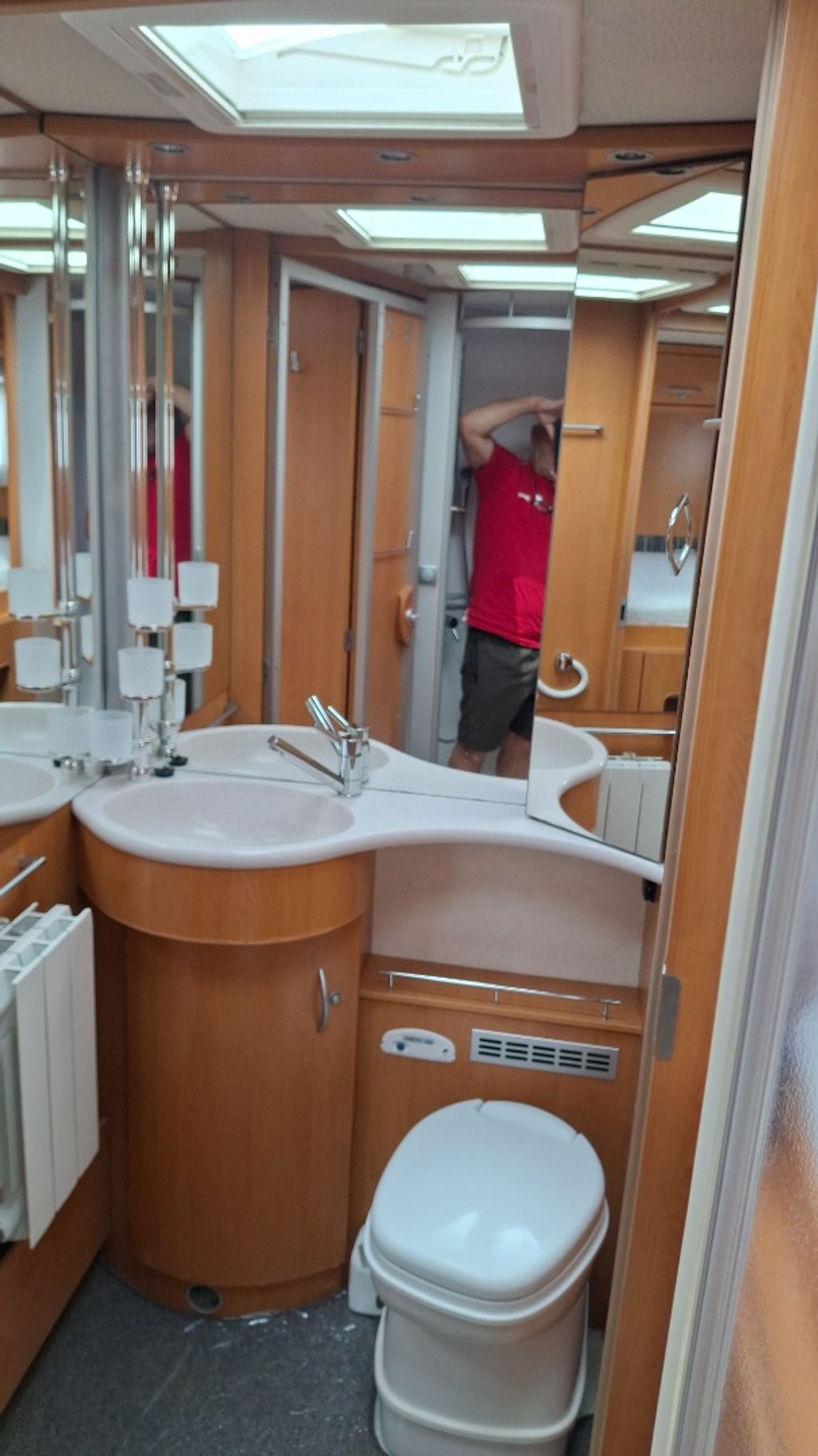 2007 Frankia 800i - Image 8