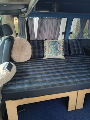 2002 Toyota HiAce — photo 13 of 31
