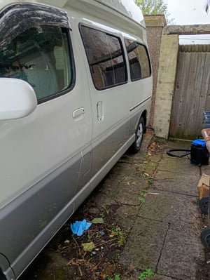 2002 Toyota HiAce — photo 18 of 31