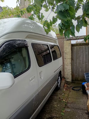 2002 Toyota HiAce — photo 25 of 31