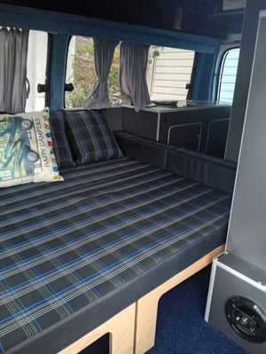 2002 Toyota HiAce — photo 27 of 31