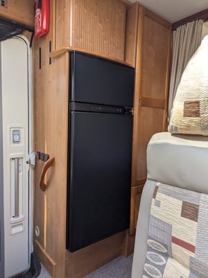 2005 Rapido Serie 9M — photo 11 of 12