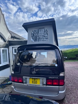 1997 Toyota Granvia — photo 2 of 10