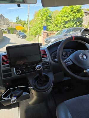 2013 Volkswagen California — photo 10 of 17