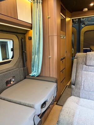 2018 Renault Trafic Camper Conversion — photo 5 of 50