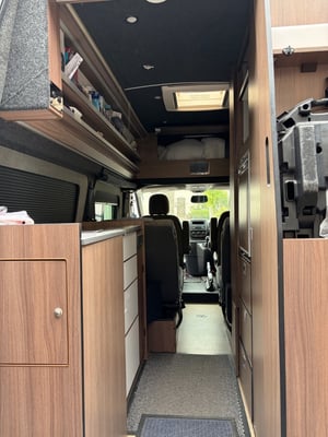 2018 Renault Trafic Camper Conversion — photo 13 of 50