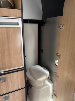 2018 Renault Trafic Camper Conversion — photo 14 of 50