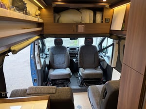 2018 Renault Trafic Camper Conversion — photo 20 of 50