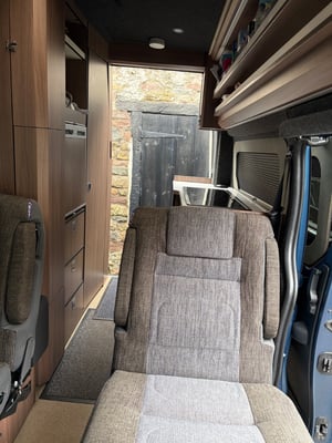 2018 Renault Trafic Camper Conversion — photo 27 of 50