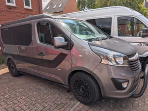 2017 Vauxhall Vivaro — photo 8 of 18
