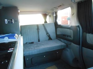 2004 Toyota Alphard V — photo 16 of 26