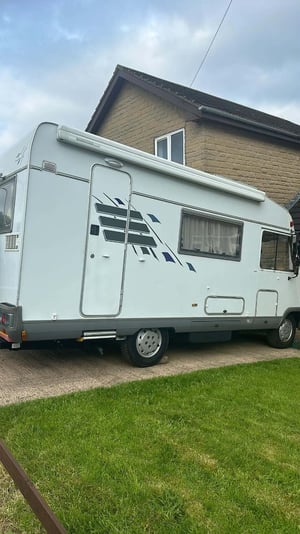 2001 Hymer B584 — photo 3 of 4