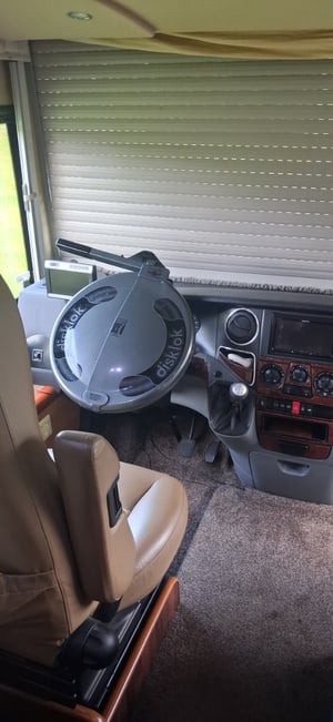 2008 Carthago M-Liner — photo 14 of 24