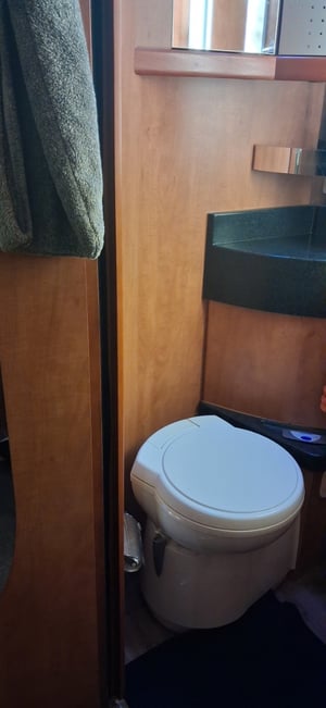 2008 Carthago M-Liner — photo 17 of 24