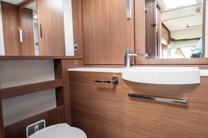 2017 Burstner Ixeo TL680 G — photo 10 of 94