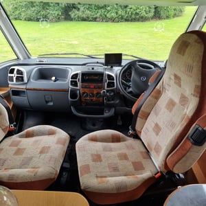 2005 Burstner Elegance 821i — photo 6 of 17