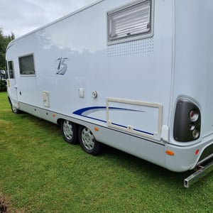 2005 Burstner Elegance 821i — photo 4 of 17