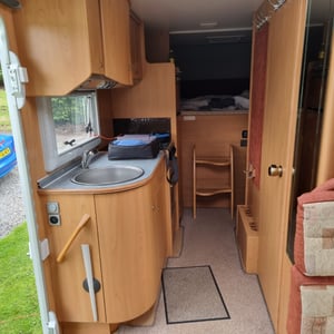 2005 Burstner Elegance 821i — photo 11 of 17