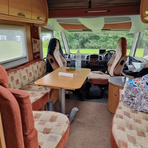 2005 Burstner Elegance 821i — photo 10 of 17