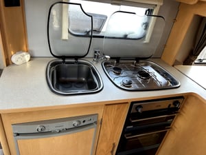 2010 Elddis Autoquest 155 — photo 28 of 39