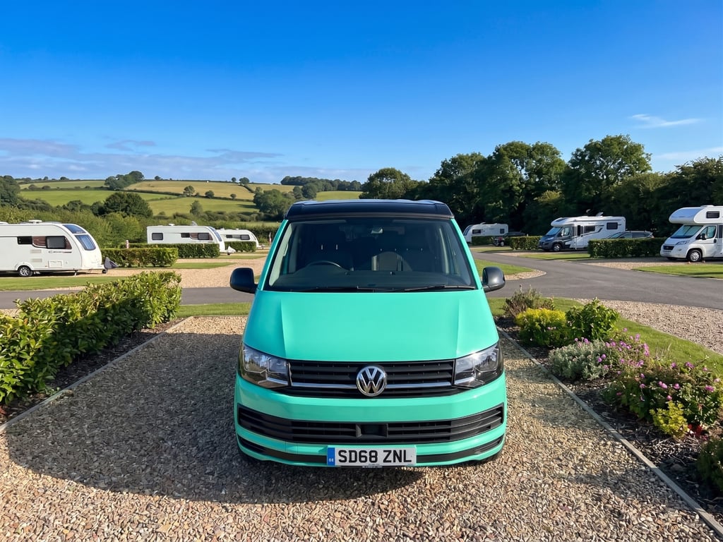2018 Volkswagen Transporter T6 - Image 1