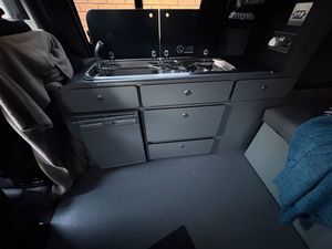 2015 Volkswagen Transporter T5 — photo 4 of 18