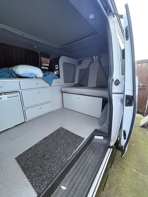 2015 Volkswagen Transporter T5 — photo 17 of 18