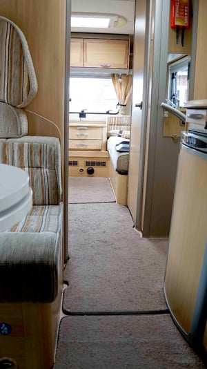 2009 Bessacarr E695 — photo 8 of 9