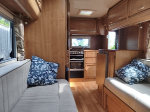 2010 Auto-Trail Tracker EKS — photo 11 of 67