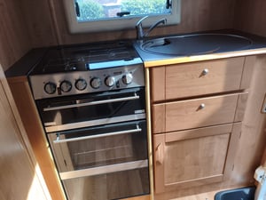 2010 Auto-Trail Tracker EKS — photo 14 of 67
