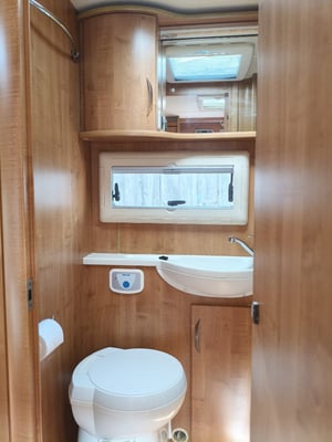 2010 Auto-Trail Tracker EKS — photo 17 of 67