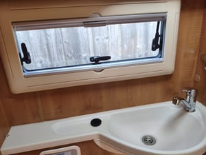 2010 Auto-Trail Tracker EKS — photo 21 of 67