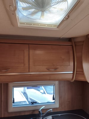 2010 Auto-Trail Tracker EKS — photo 24 of 67