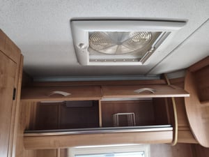 2010 Auto-Trail Tracker EKS — photo 31 of 67
