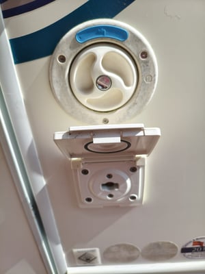 2010 Auto-Trail Tracker EKS — photo 33 of 67
