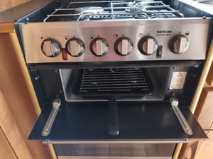 2010 Auto-Trail Tracker EKS — photo 53 of 67
