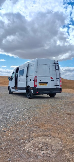 2023 Nissan NV400 — photo 2 of 19