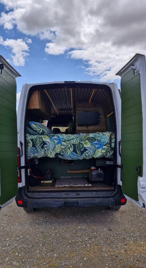 2023 Nissan NV400 — photo 18 of 19