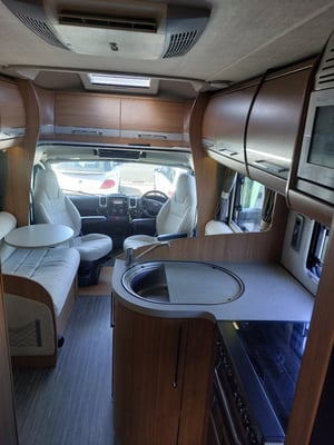 2015 Auto-Trail Apache 632 — photo 8 of 12